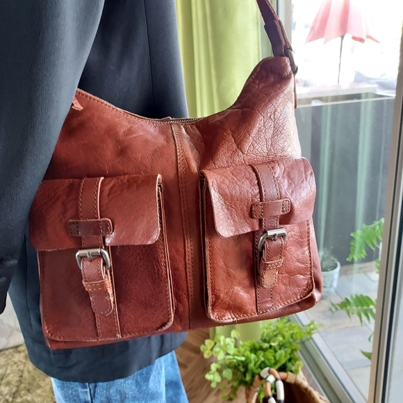 Spikes & Sparrow Whiskey Leather Crossbody Bag :Zip Closure: Snap Pocket Storage - Picture 10 of 16